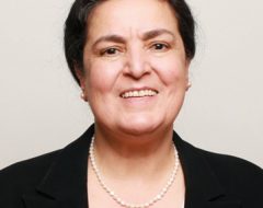 Photo de Yamina Bouchamma, professeure à l'université Laval, Faculté des sciences de l’éducation – Département des fondements et pratiques en éducation